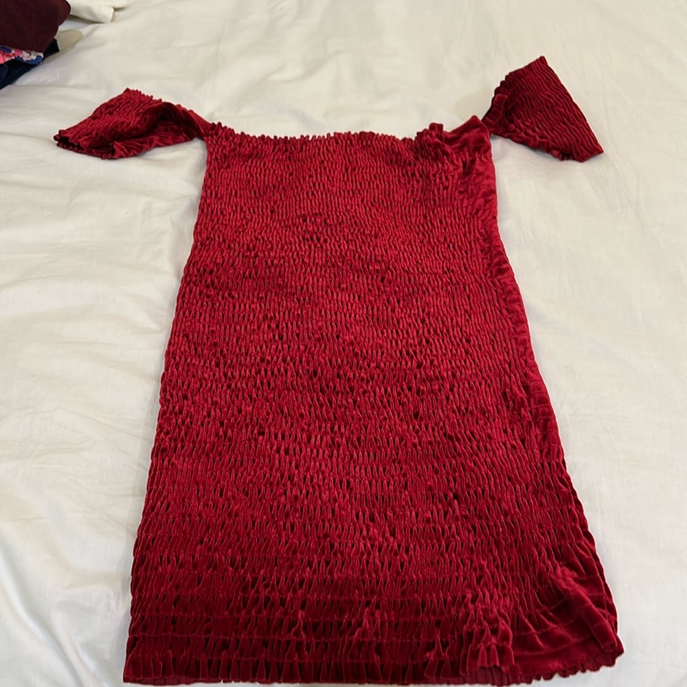 Adorable off the shoulder teen velvet tube dress
Perfect for the holiday season